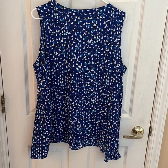 NWT size 1X Apt. 9 Blue black white teal Geometric Sleeveless V-Neck Top - Picture 8 of 12